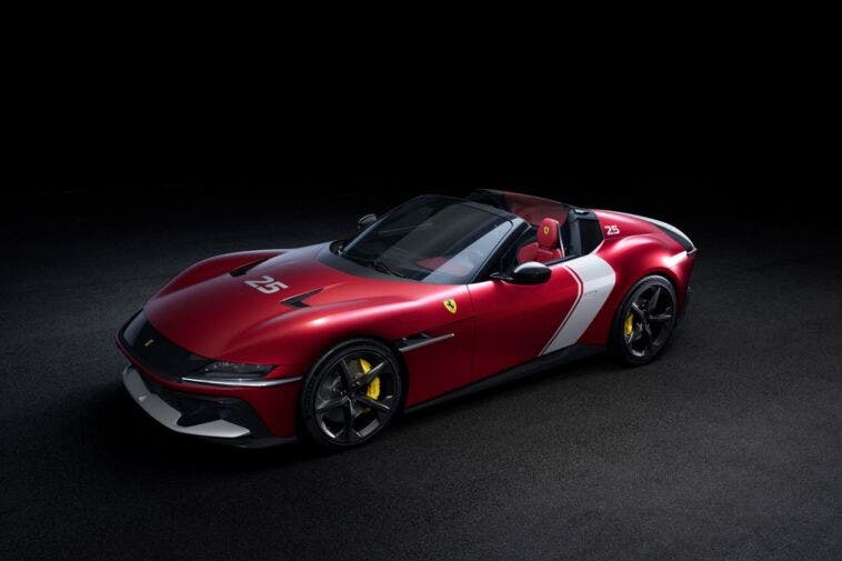 Ferrari 12Cilindri Spider colore Rosso Racing 2025