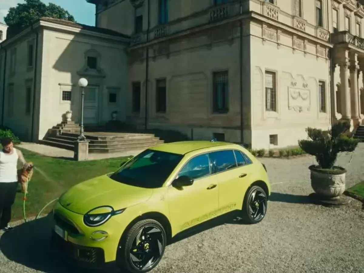 abarth 600e video fedez e clara