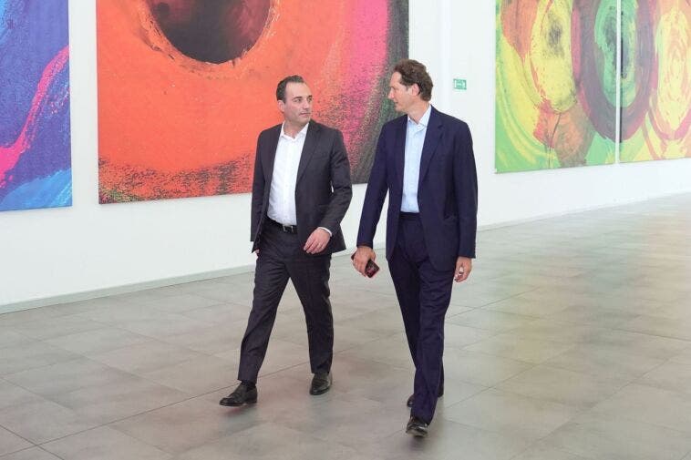 Antonio Filosa e John Elkann
