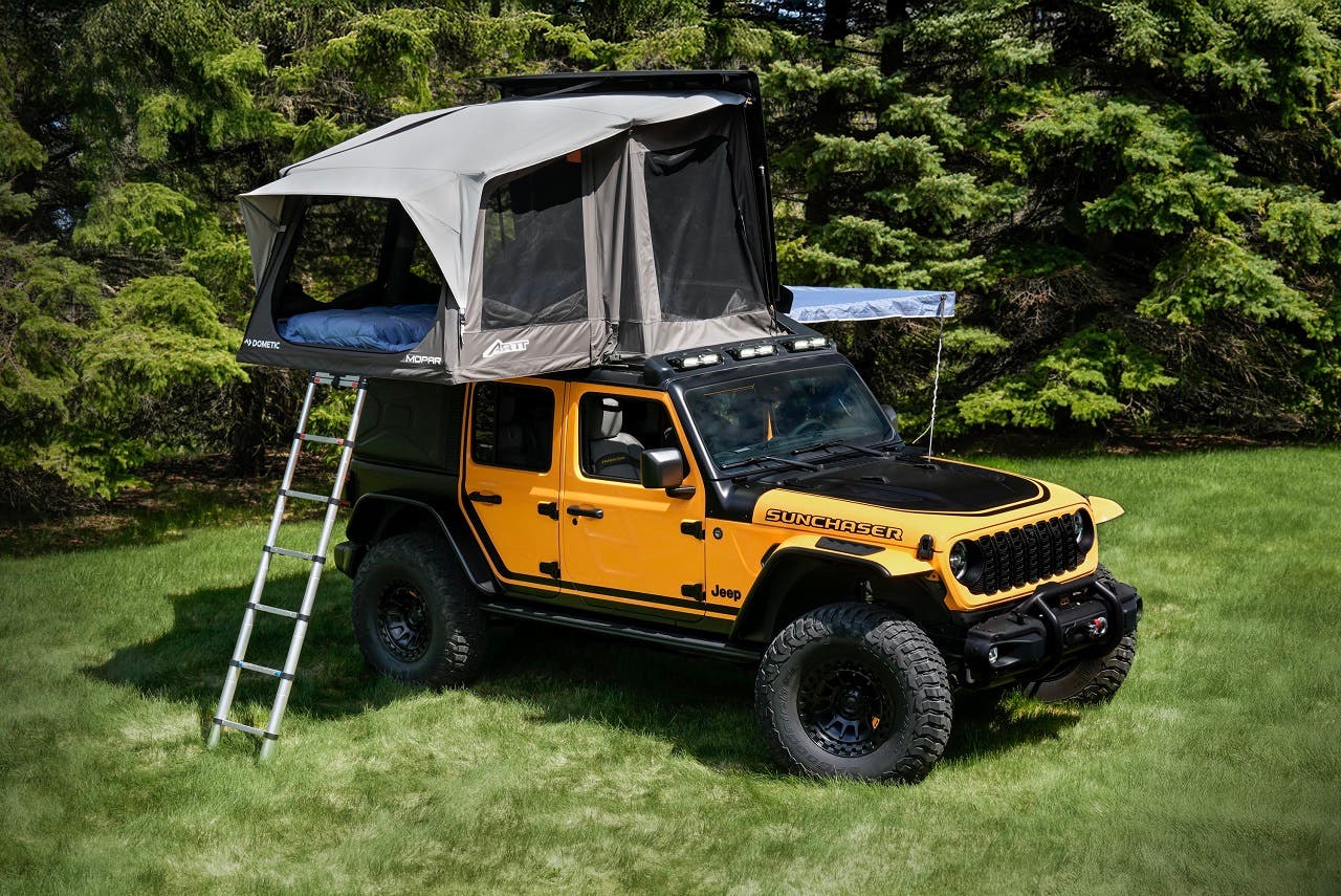Jeep presenta un inedito concept di tenda da tetto all'Overland Expo West