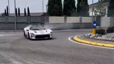Drifting Ferrari Daytona SP3