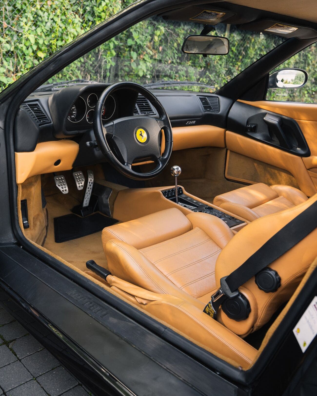 Ferrari F355 berlinetta nera