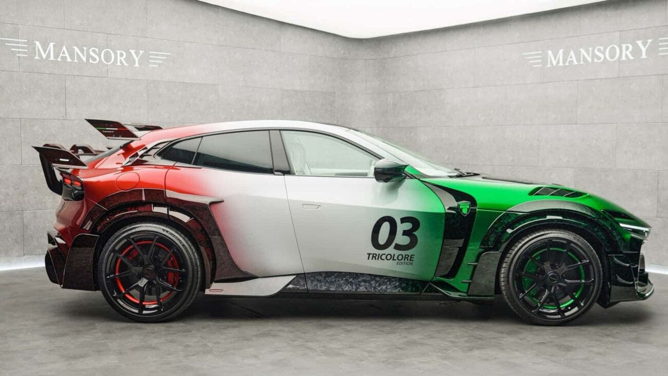 Ferrari Purosangue pugnator tricolore