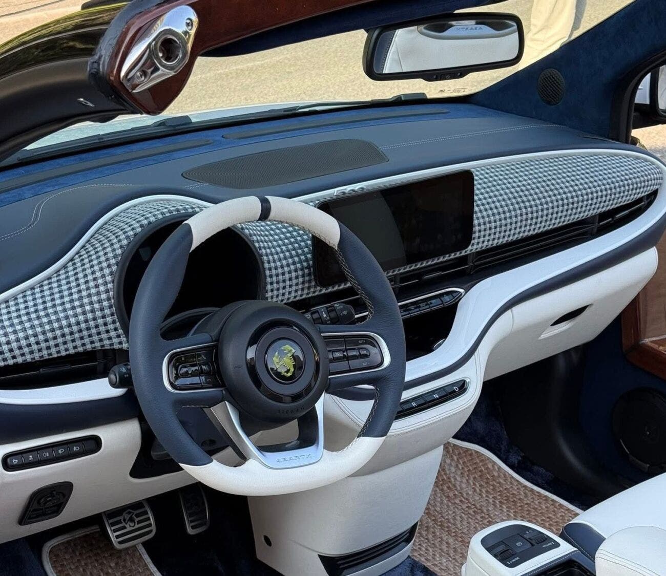 Abarth 500e cabrio castagna