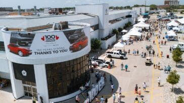 Chrysler celebra 100 anni di attività in Canada con un evento dedicato alle famiglie 