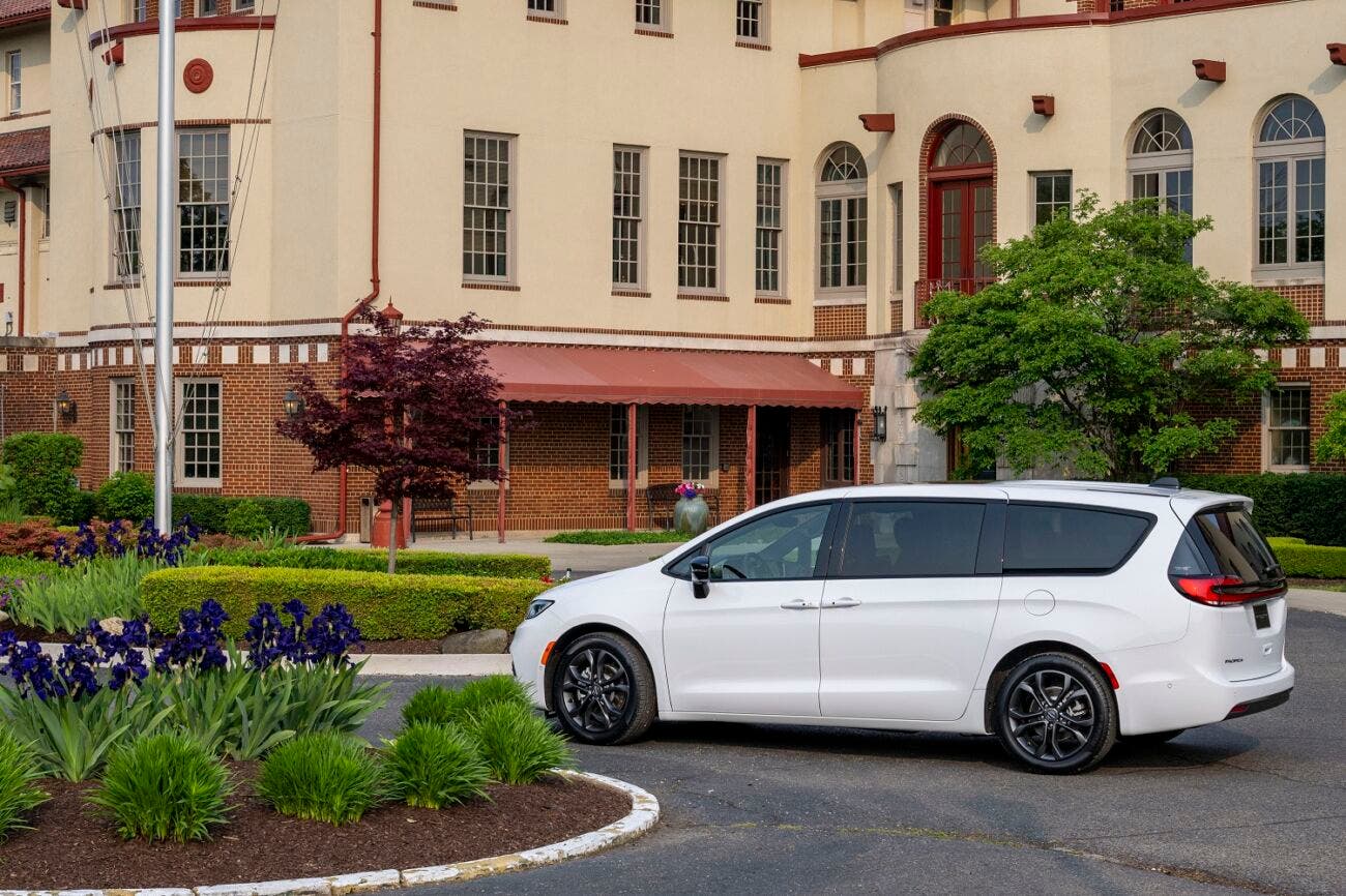 Chrysler Pacifica 100th Anniversary Edition