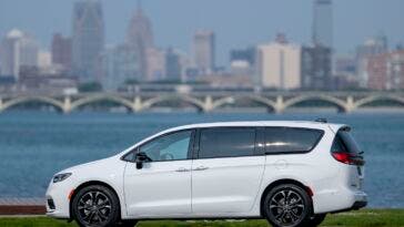 Chrysler Pacifica 100th Anniversary Edition