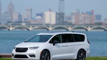 Chrysler Pacifica 100th Anniversary Edition