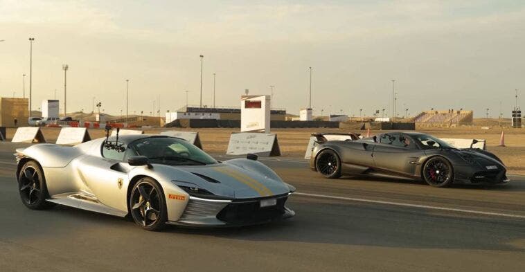Drag race Ferrari Daytona SP3 Pagani Huayra