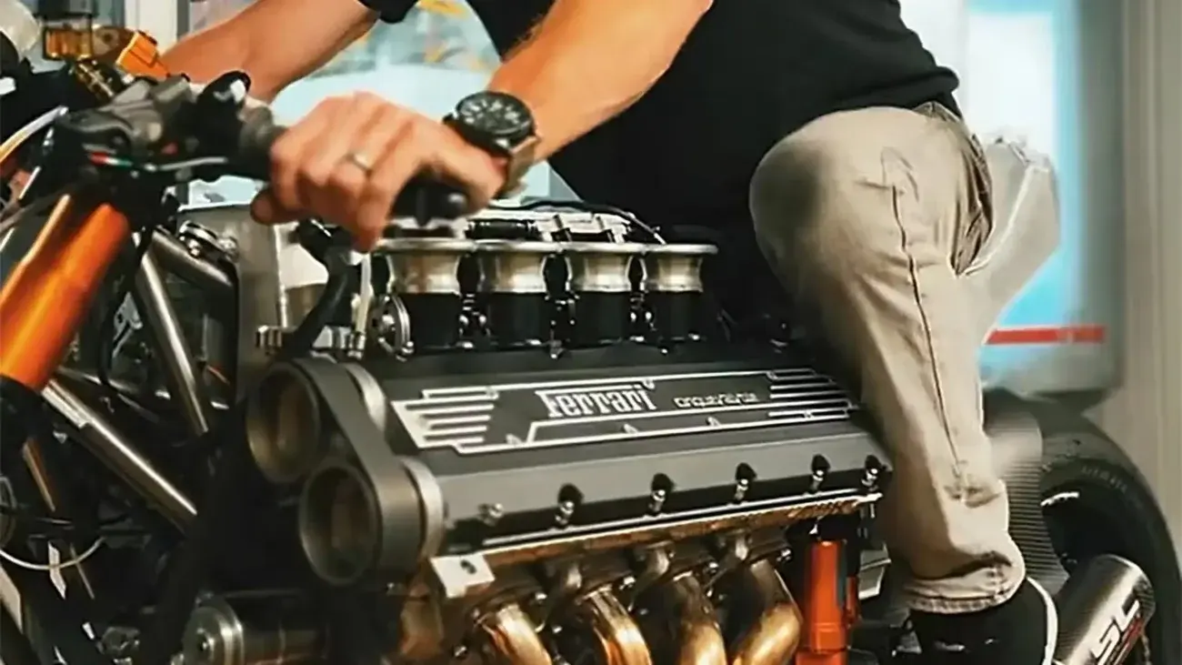 Hazan HF355 moto con motore ferrari