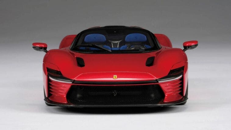 Ferrari Daytona SP3 scala 1:18