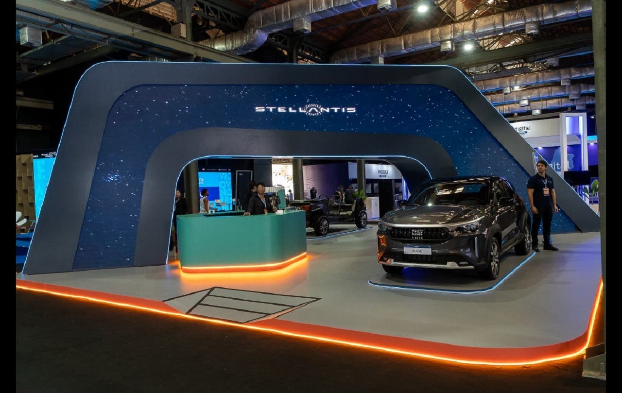 Stellantis Rivoluziona la Mobilità Bioibrida alla Rio Innovation Week: Guida Virtuale e Prospettive Future