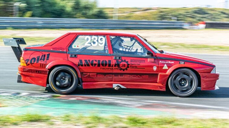alfa romeo 75 Evoluzione 239
