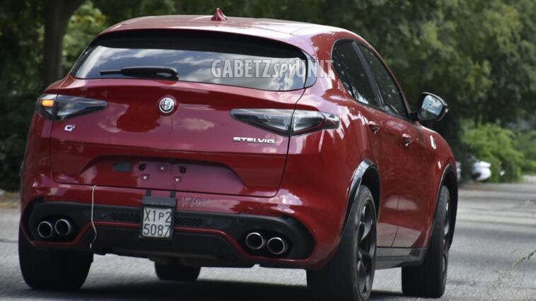 Alfa Romeo Stelvio Luna Rossa 1