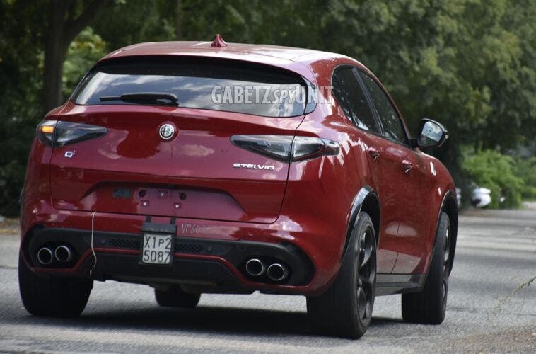 Alfa Romeo Stelvio Luna Rossa 1