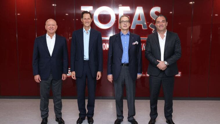 Antonio Filosa e John Elkann