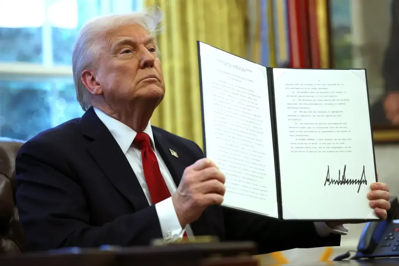 donald trump firma per i dazi