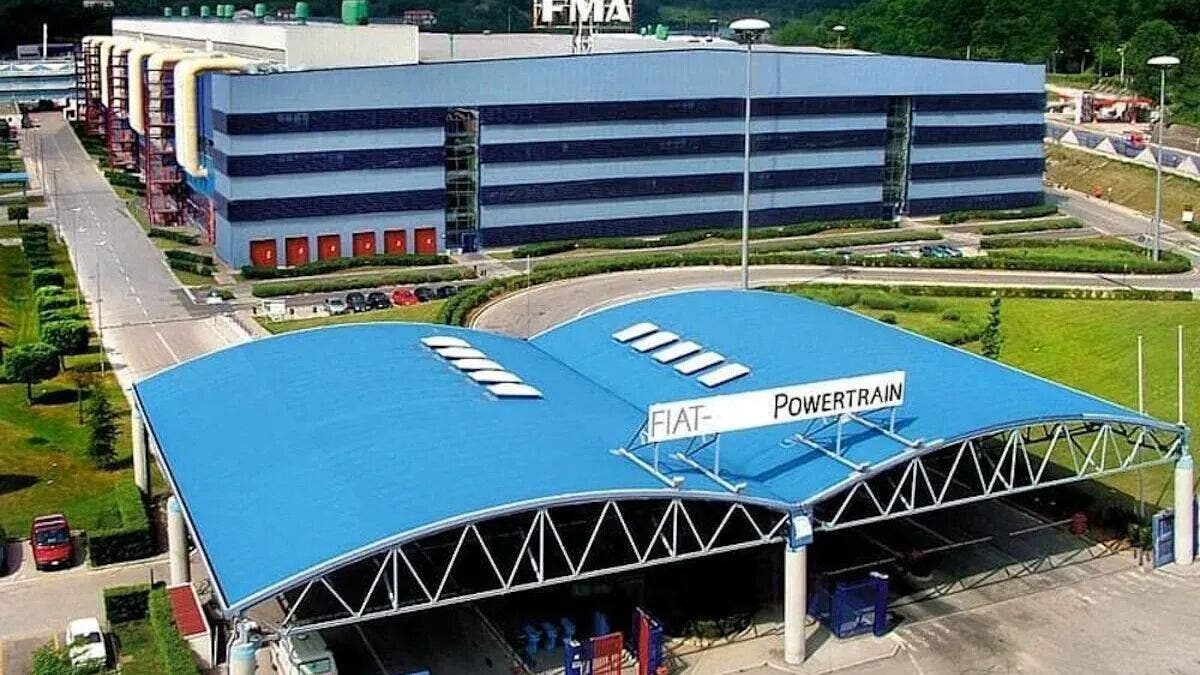 Stellantis, il caro benzina pesa sui lavoratori di Pratola Serra: chiesto un aiuto economico al gruppo
