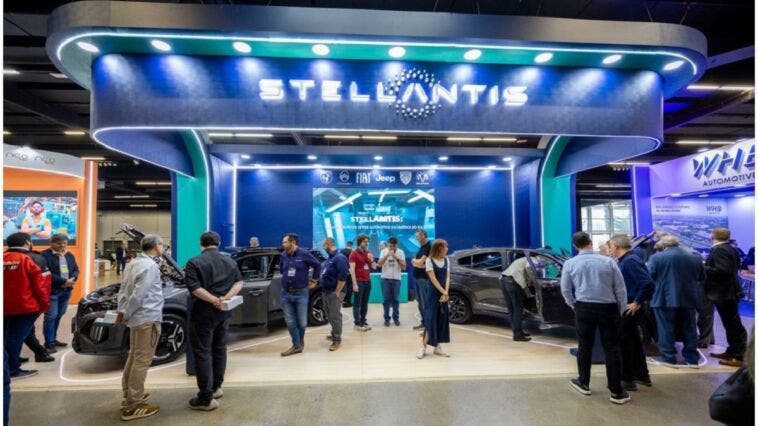 Stellantis supporta il Congresso SAE Brasile 2025 con Fiat Fastback Bio-Hybrid