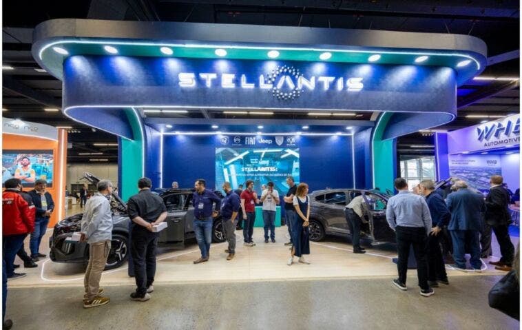 Stellantis supporta il Congresso SAE Brasile 2025 con Fiat Fastback Bio-Hybrid