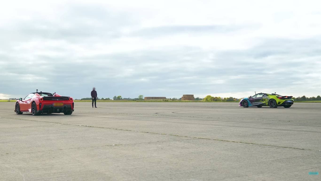 Drag race Ferrari McLaren