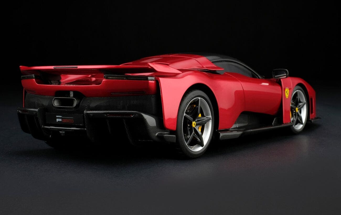 Ferrari F80 scala 1:18
