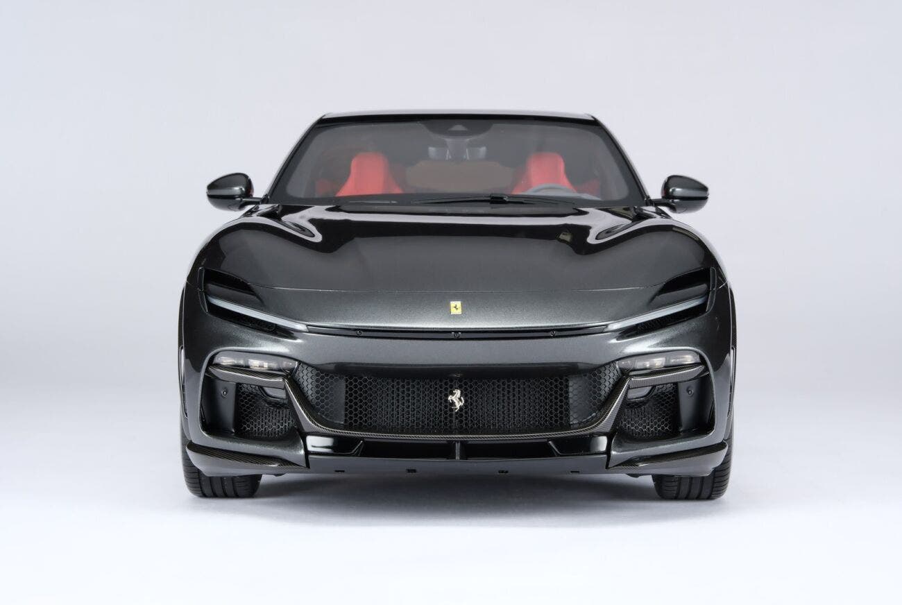 Ferrari Purosangue in scala