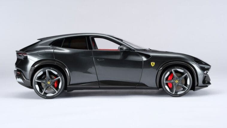 Ferrari Purosangue in scala