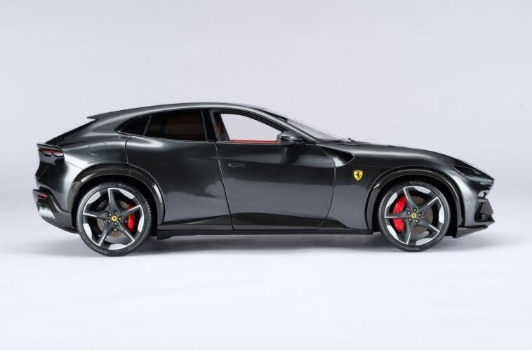 Ferrari Purosangue in scala