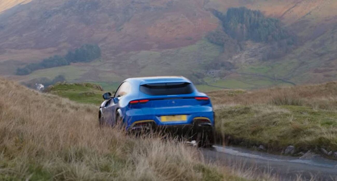 Ferrari vs Aston Martin