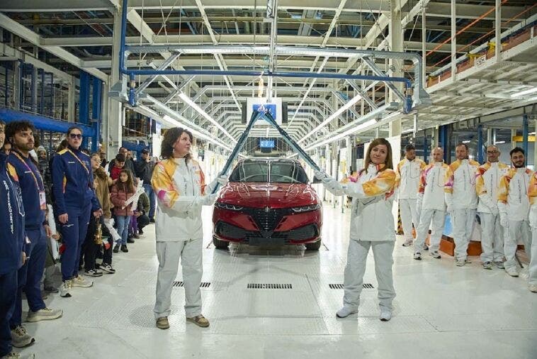 Stellantis Pomigliano - Fiamma olimpica