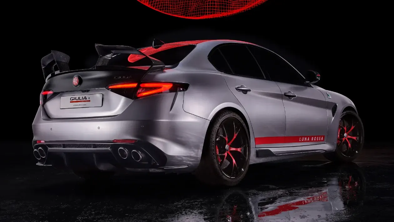 alfa romeo Giulia Quadrifoglio Luna Rossa