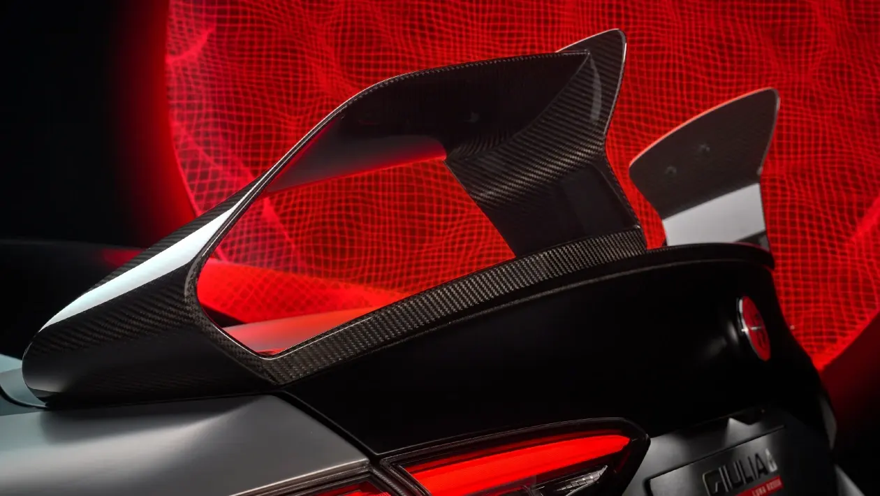 alfa romeo Giulia Quadrifoglio Luna Rossa