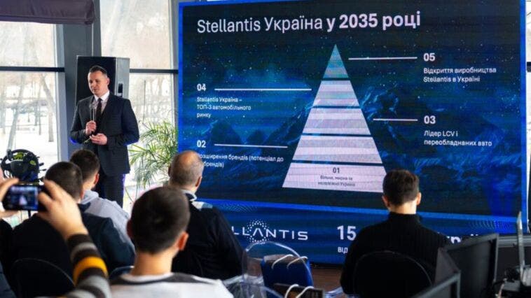 Ruslan Akimov stellantis