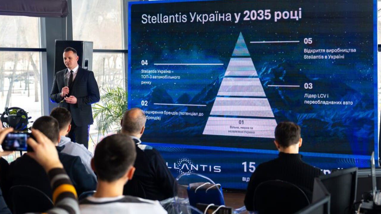 Ruslan Akimov stellantis