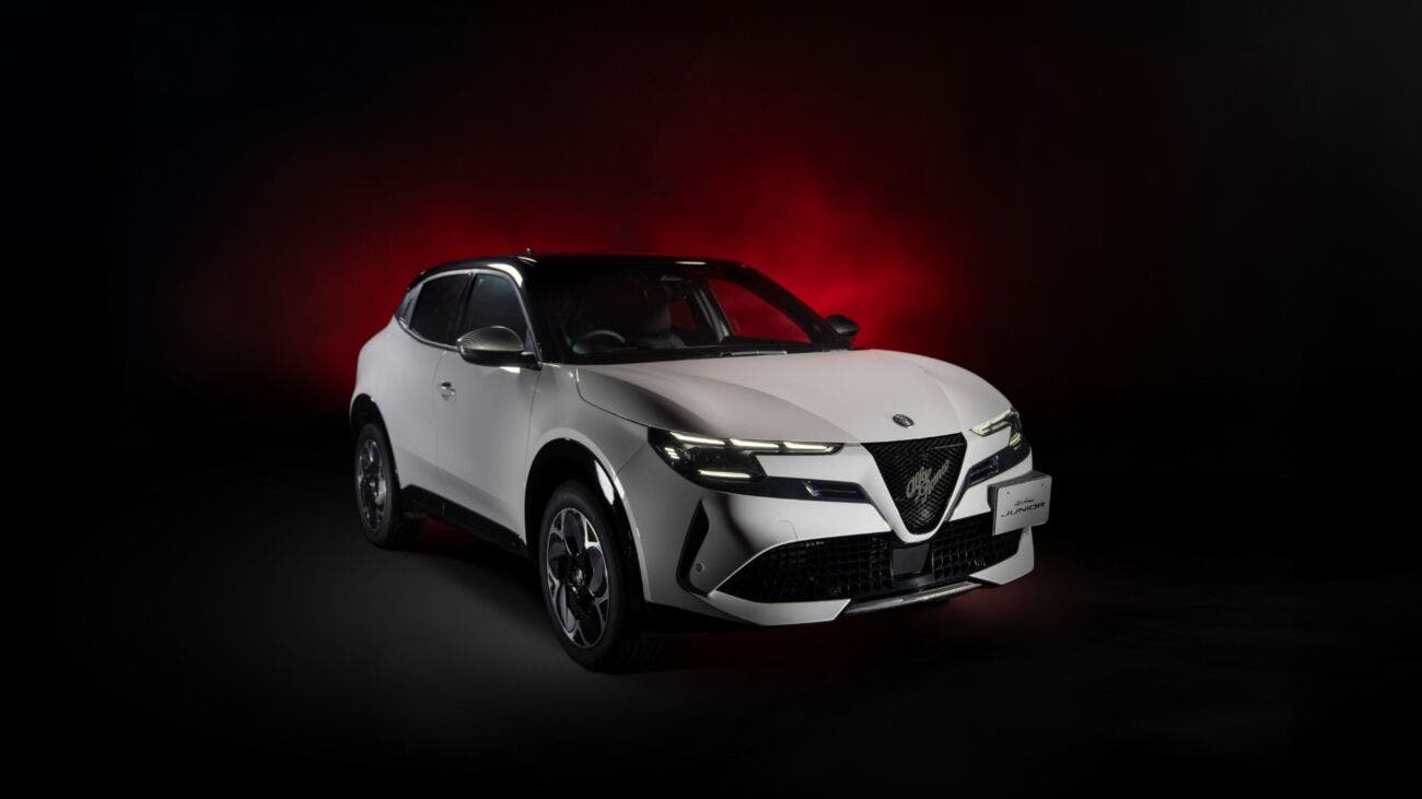 Alfa Romeo Junior Ibrida Edizione Bianco