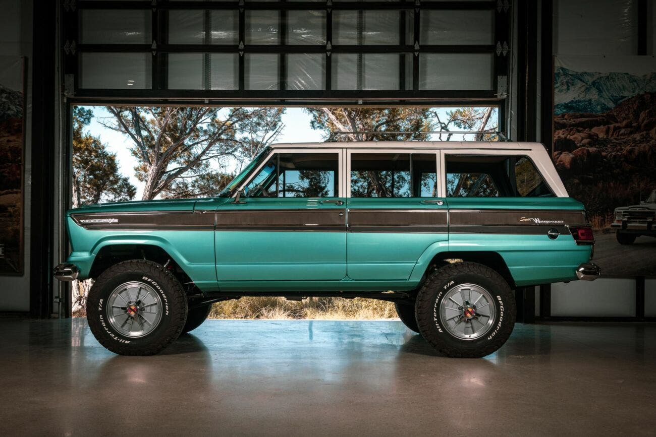 jeep Super Wagoneer