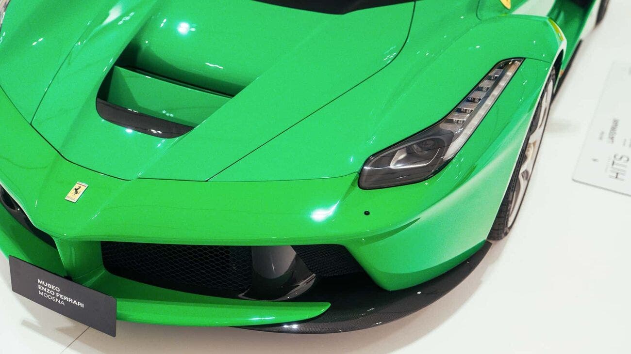ferrari laferrari signal green