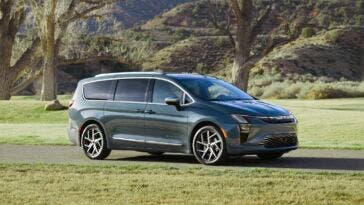 Chrysler Pacifica 2027