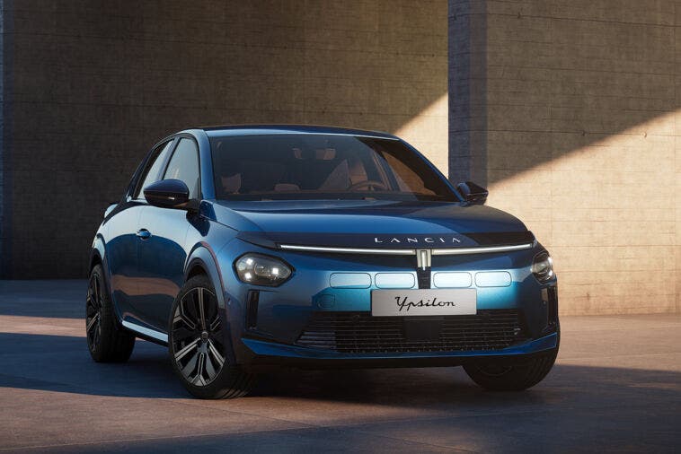 Lancia Ypsilon elettrica