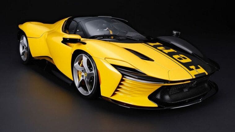 Ferrari Daytona SP3 in scala