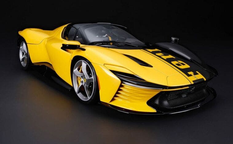 Ferrari Daytona SP3 in scala