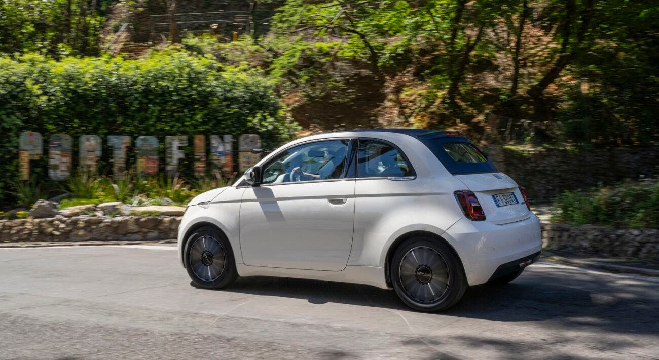 Fiat 500 Hybrid Dolcevita 1