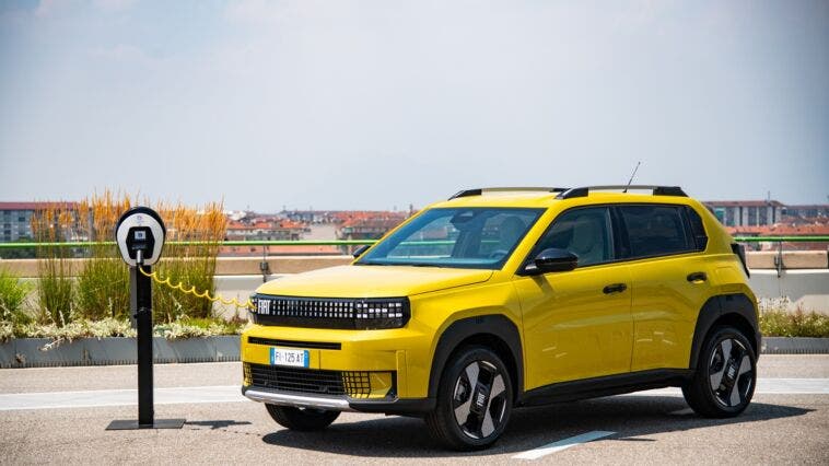 Fiat Grande Panda elettrica non convince la ricarica