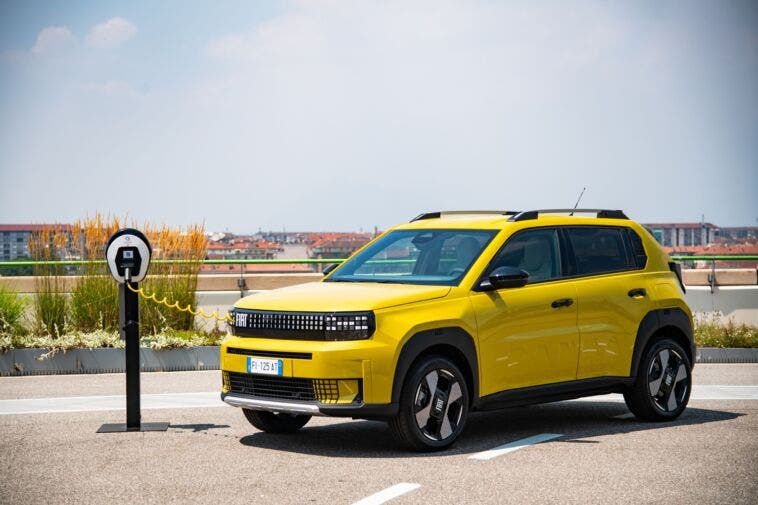 Fiat Grande Panda elettrica non convince la ricarica