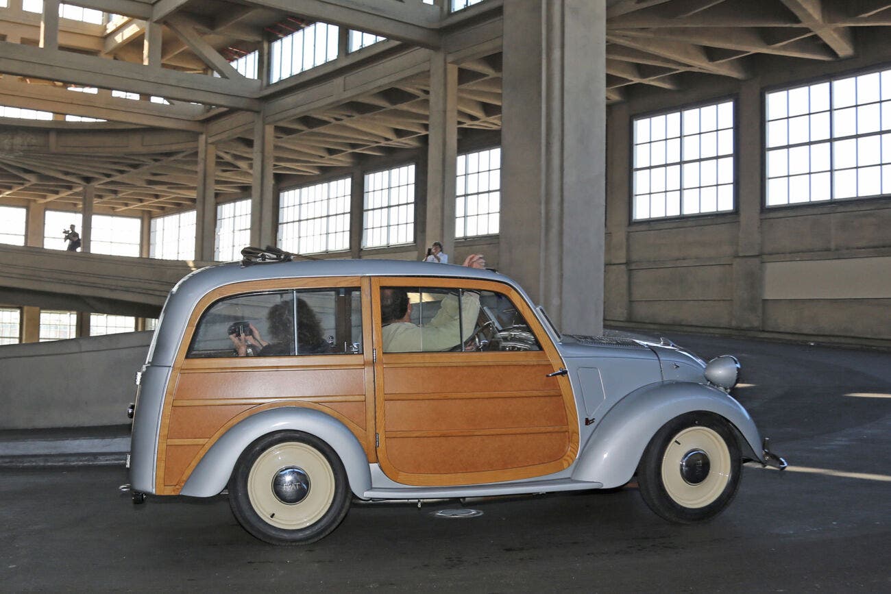 Fiat Topolino d'epoca gialla e nera

