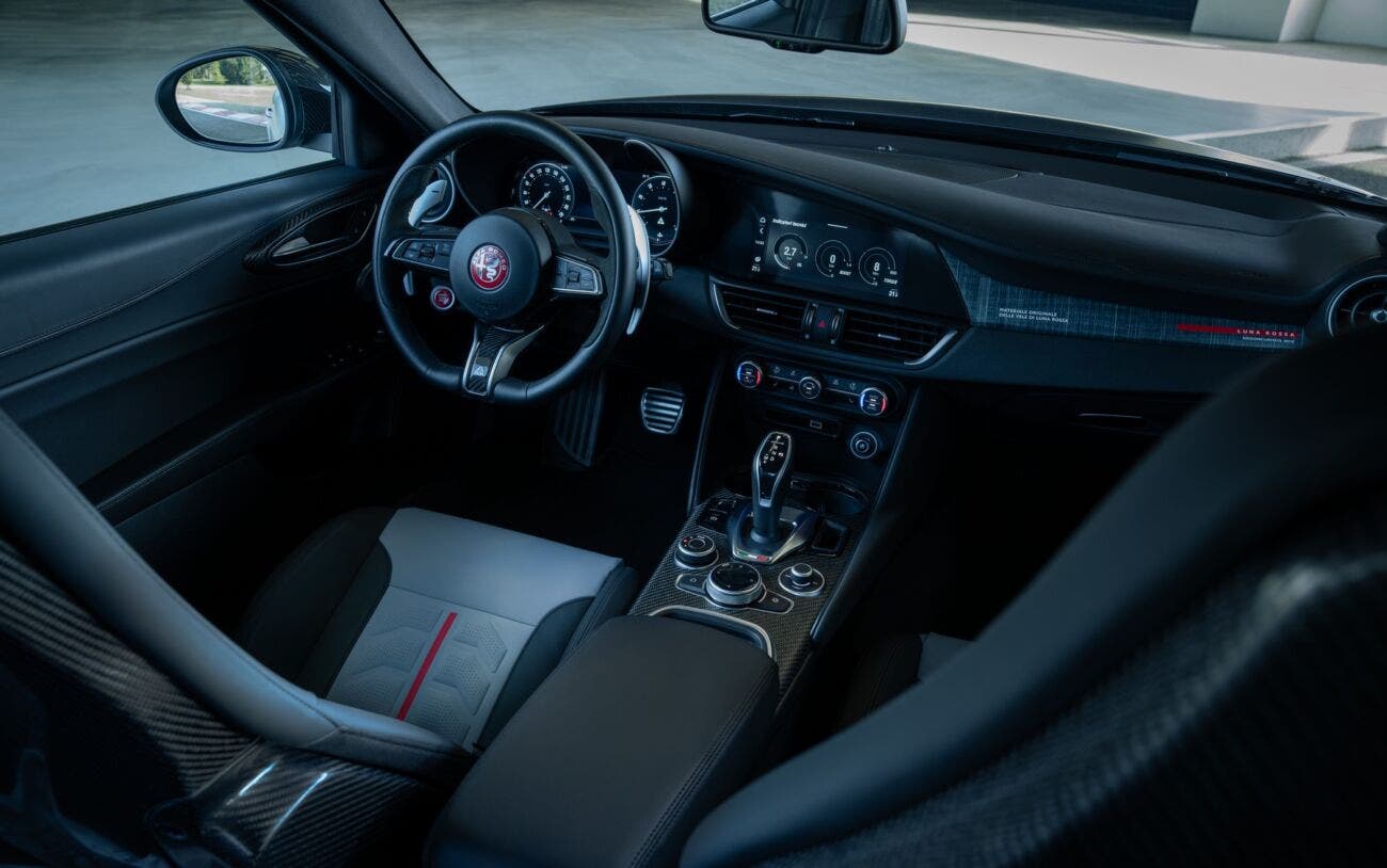 Alfa Romeo Giulia Quadrifoglio Luna Rossa