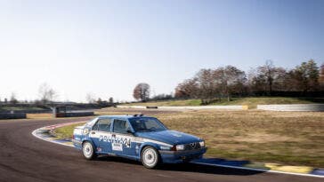 Alfa Romeo 75 da rally della polizia