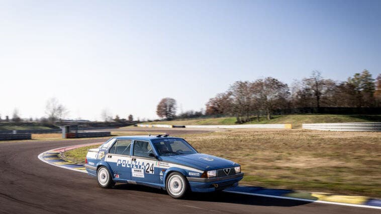 Alfa Romeo 75 da rally della polizia