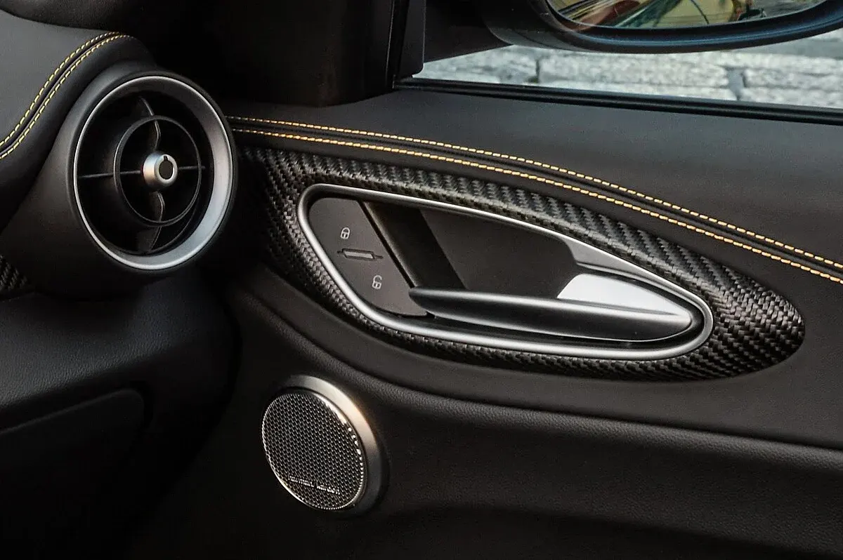 Alfa Romeo Giulia Quadrifoglio Oro 1